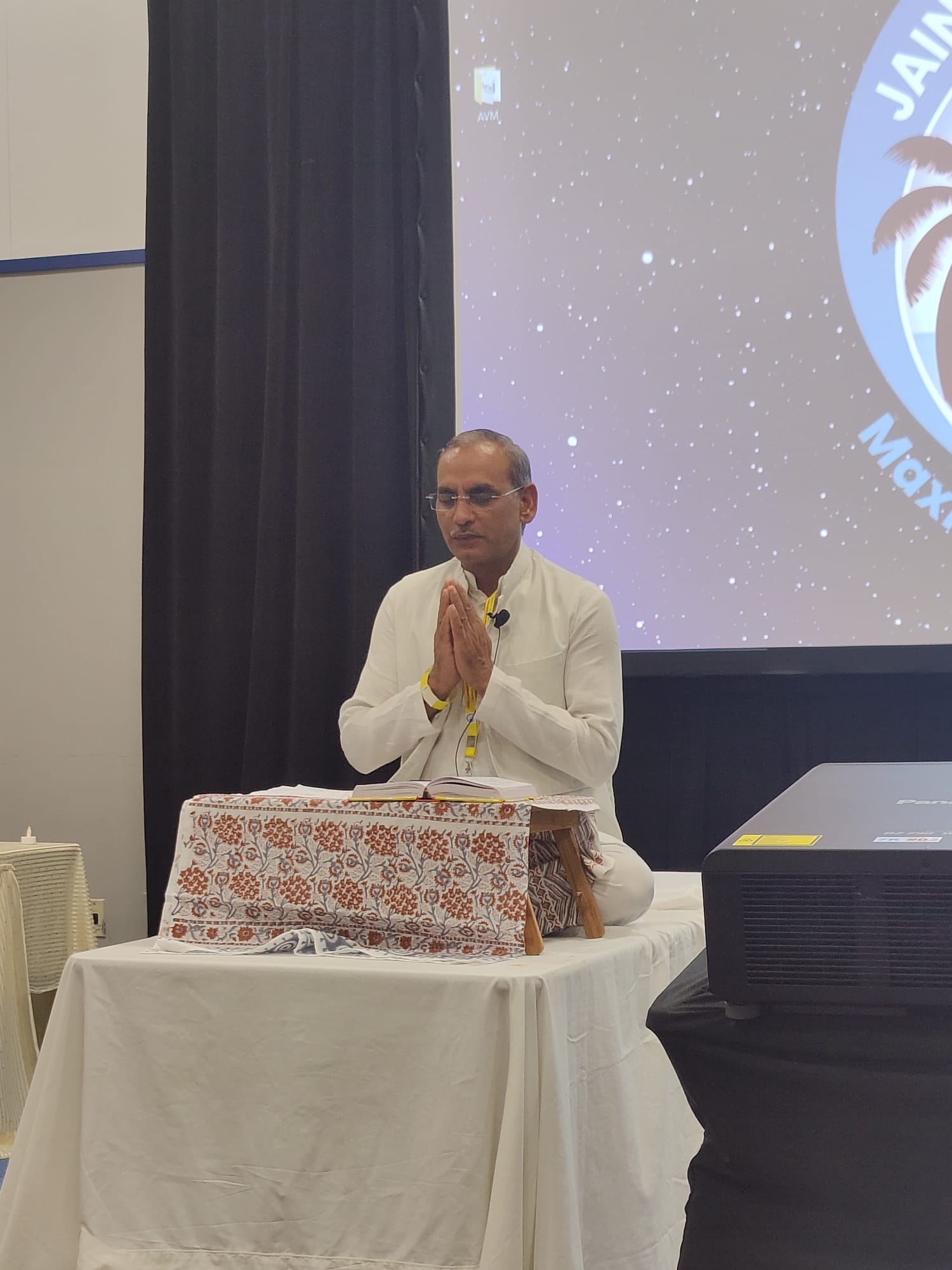 Mahesh Jain delivering Ratnakaranda Shravakachar Discourse — Mahesh Jain USA teaching householder ethics, a Jain scholar originally from Sanganer